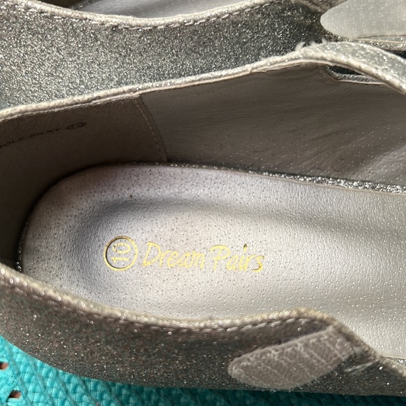 3/$10 - Sparkle Plenty!  Silver Glitter Mary Janes Shoes Sz 10 - Picture 6 of 11